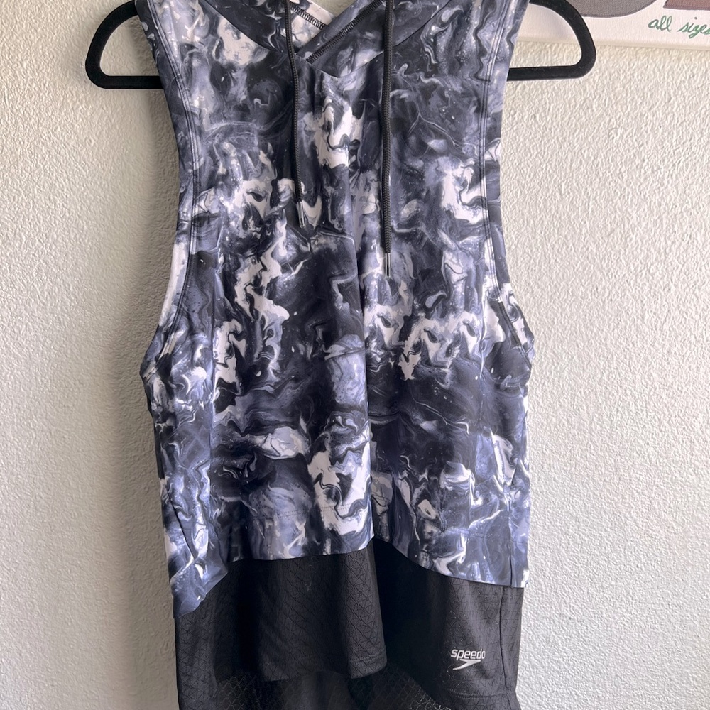 ✨Speedo Athletic Top with hood